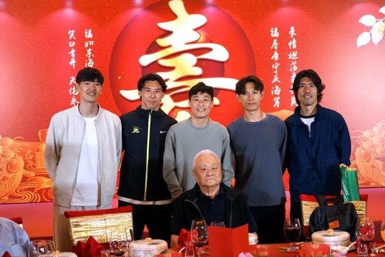 享受到最细致的服务以及最好玩的游戏。展示图片