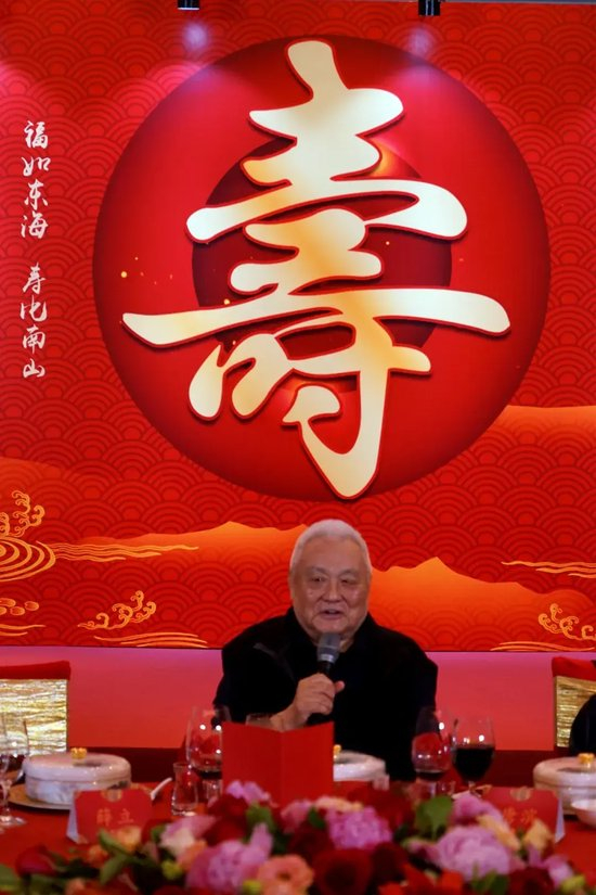 享受到最细致的服务以及最好玩的游戏。详情图